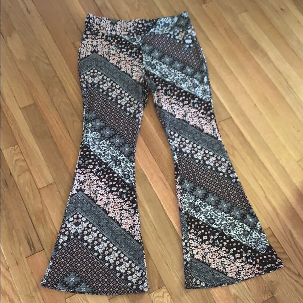 Bell-bottom stretchy pants